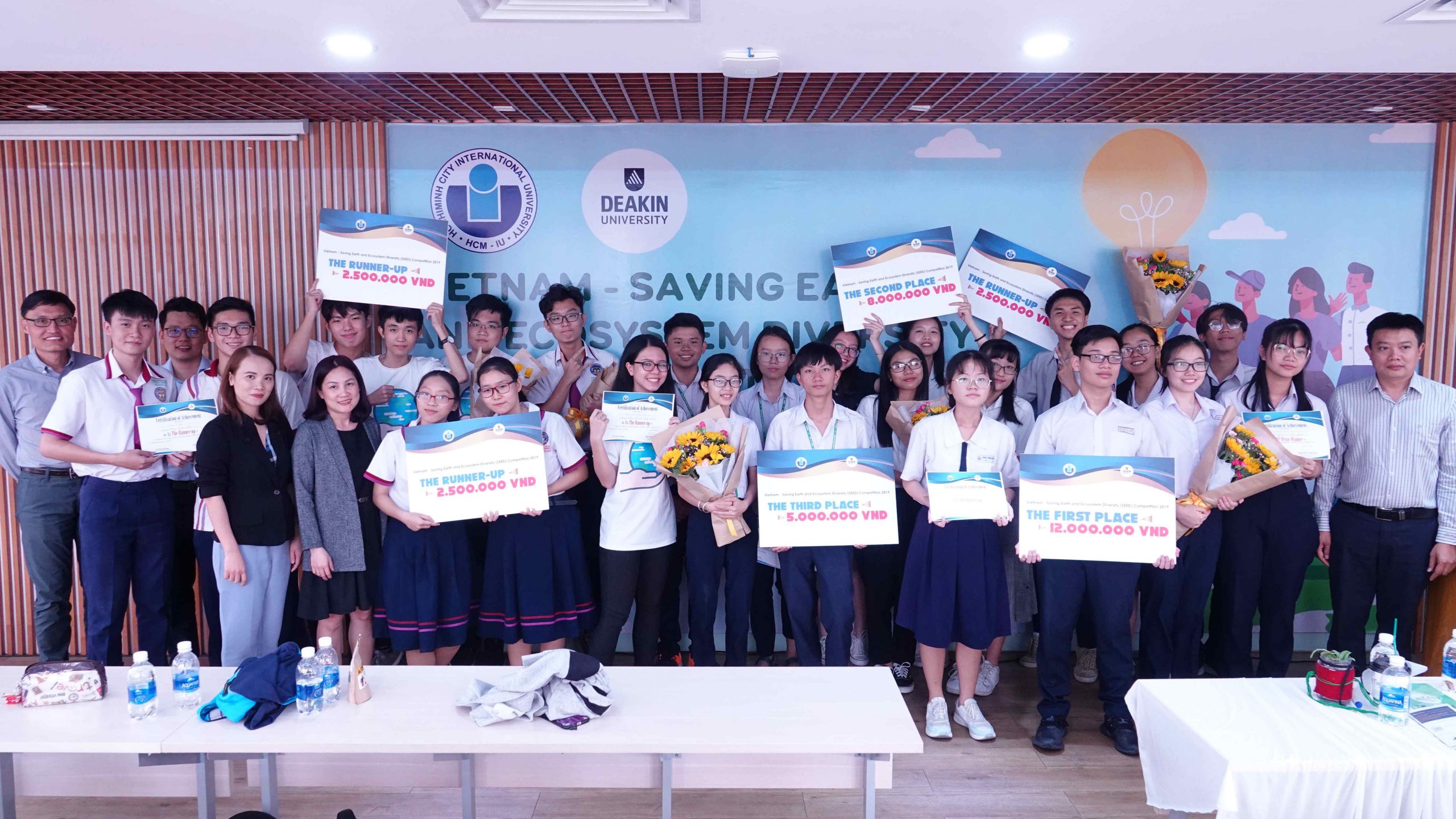 HM88 cung cấp đa dạng sản phẩm như thể thao, slot, game bài, xổ số, đá gà phối hợp cùng Hm88 nhacai cá cược thể thao Deakin tổ chức thành công cuộc thi Sáng kiến Bảo vệ hành tinh xanh