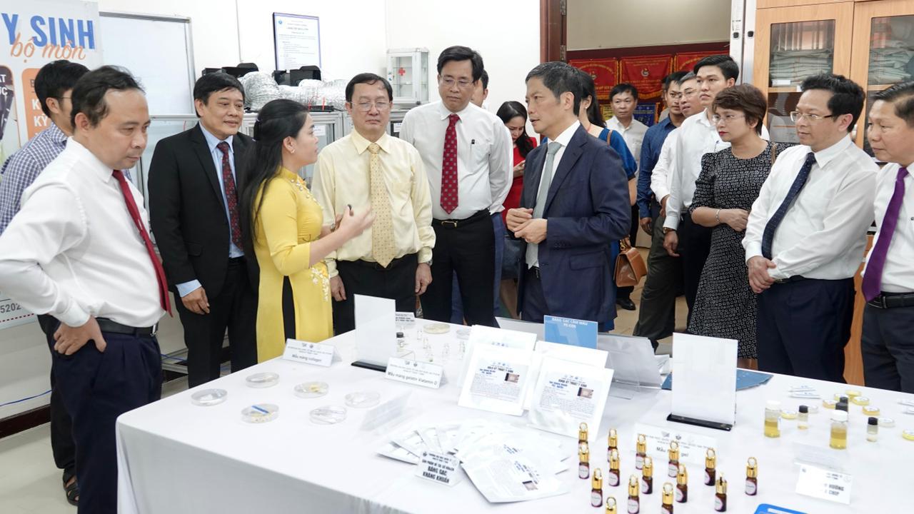 TRƯỜNG Trang Chủ HM88 Hanoi QUỐC TẾ ĐÓN  Đ/C TRẦN TUẤN ANH VÀ Đ/C HUỲNH THÀNH ĐẠT