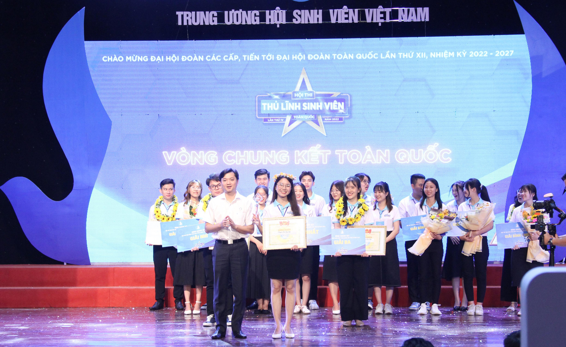 NỮ SINH TRƯỜNG ĐH QUỐC TẾ TRỞ THÀNH THỦ LĨNH Hm8803 hệ thống trò chơi NĂM 2022