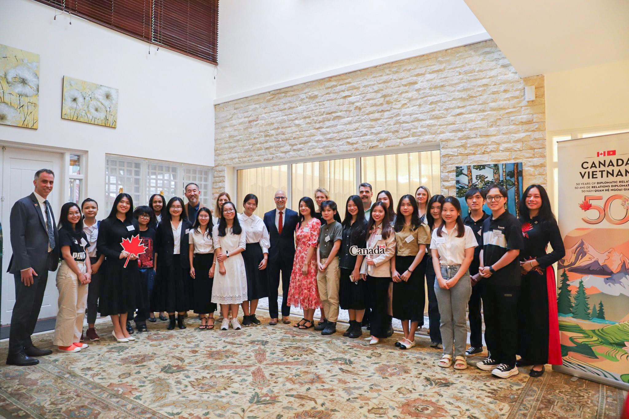 Hm8803 hệ thống trò chơi TRƯỜNG ĐHQT GIÀNH HỌC BỔNG SEED CỦA CHÍNH PHỦ CANADA