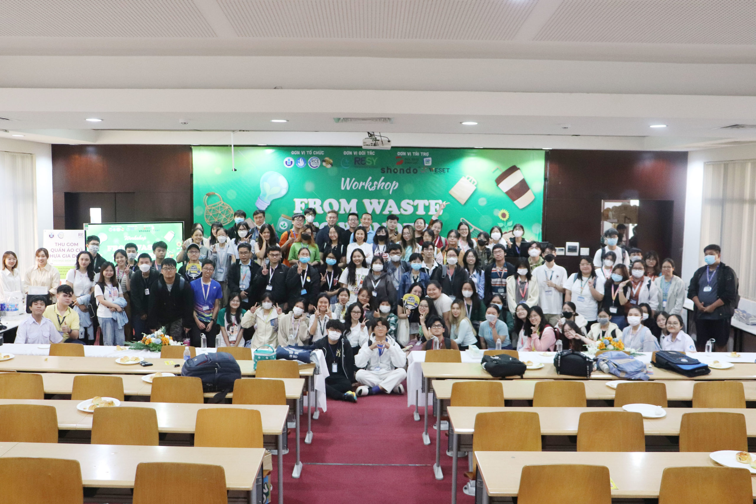 INTERNATIONAL UNIVERSITY ORGANISES A SERIES OF ENVIRONMENTAL EDUCATION ACTIVITIES DURING THE WELCOME FRESHMEN WEEK “FROM WASTE TO WONDER”: COLLECTING RECYCLED MATERIALS