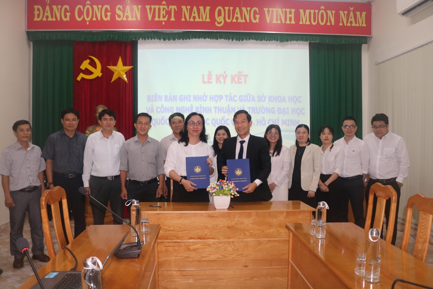 INTERNATIONAL UNIVERSITY SIGNED AN MOU IN COOPERATION WITH BINH THUAN PROVINCE
