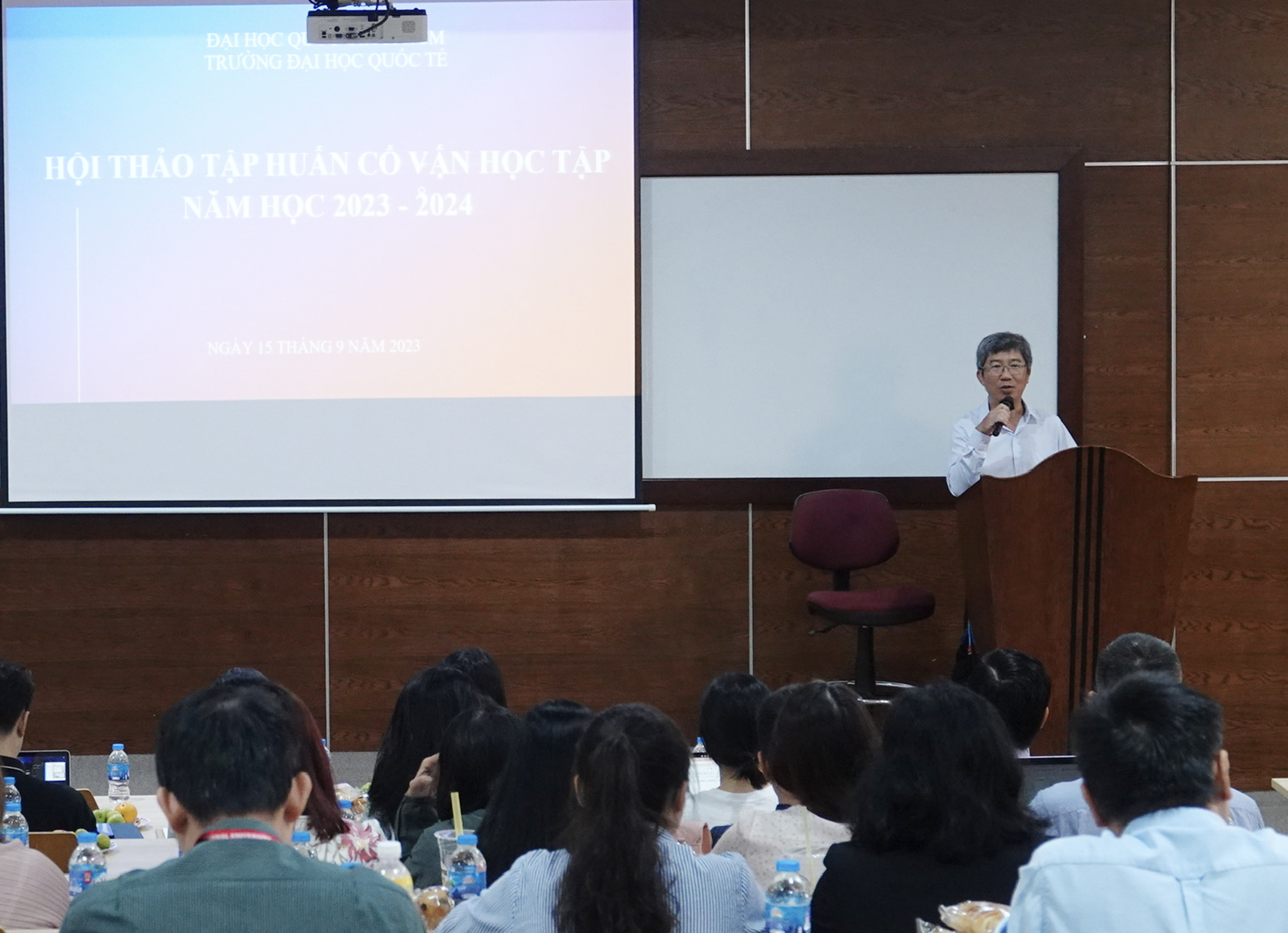 TRƯỜNG Trang Chủ HM88 Hanoi QUỐC TẾ TỔ CHỨC HỘI THẢO TẬP HUẤN CỐ VẤN HỌC TẬP NĂM HỌC 2023-2024