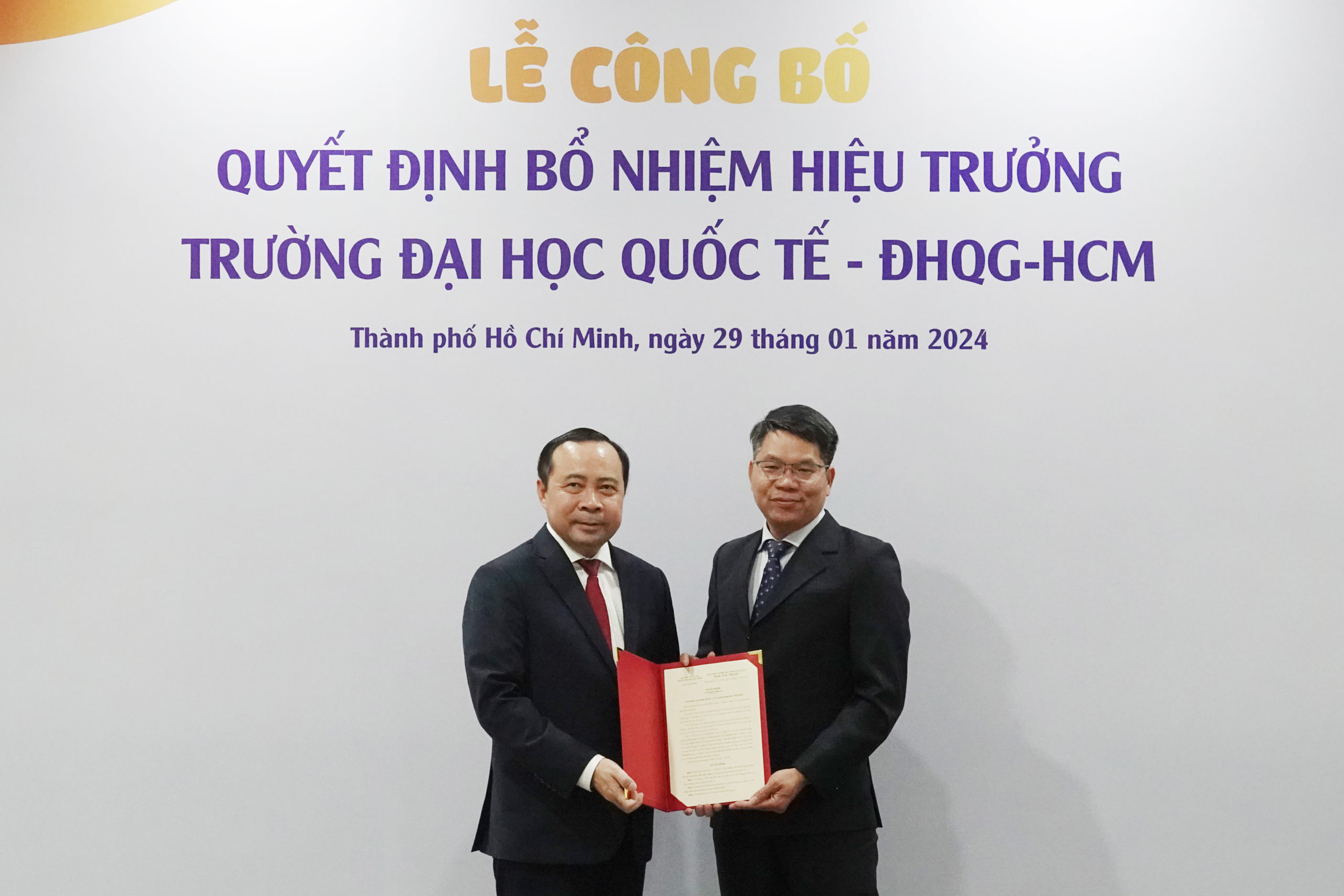 PGS.TS. LÊ VĂN THĂNG CHÍNH THỨC TRỞ THÀNH HIỆU TRƯỞNG TRƯỜNG ĐH QUỐC TẾ