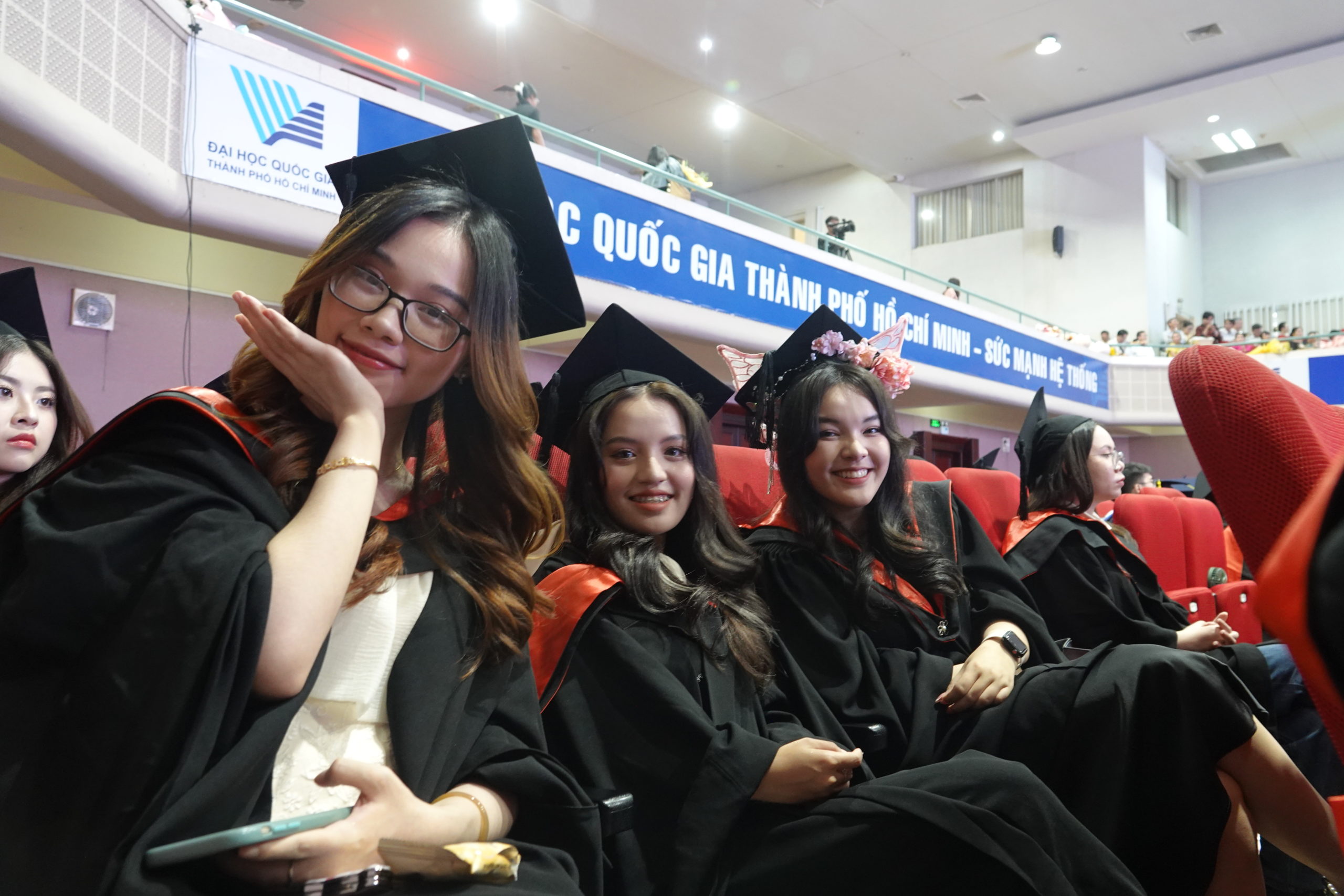 NHIỀU ẤN TƯỢNG TẠI LỄ TỐT NGHIỆP TRƯỜNG Trang Chủ HM88 Hanoi QUỐC TẾ