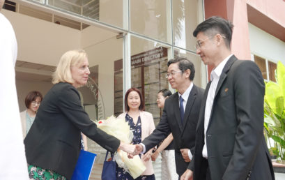 TỔNG LÃNH SỰ HOA KỲ TẠI TPHCM NÓI CHUYỆN VỚI Hm8803 hệ thống trò chơi TRƯỜNG Trang Chủ HM88 Hanoi QUỐC TẾ