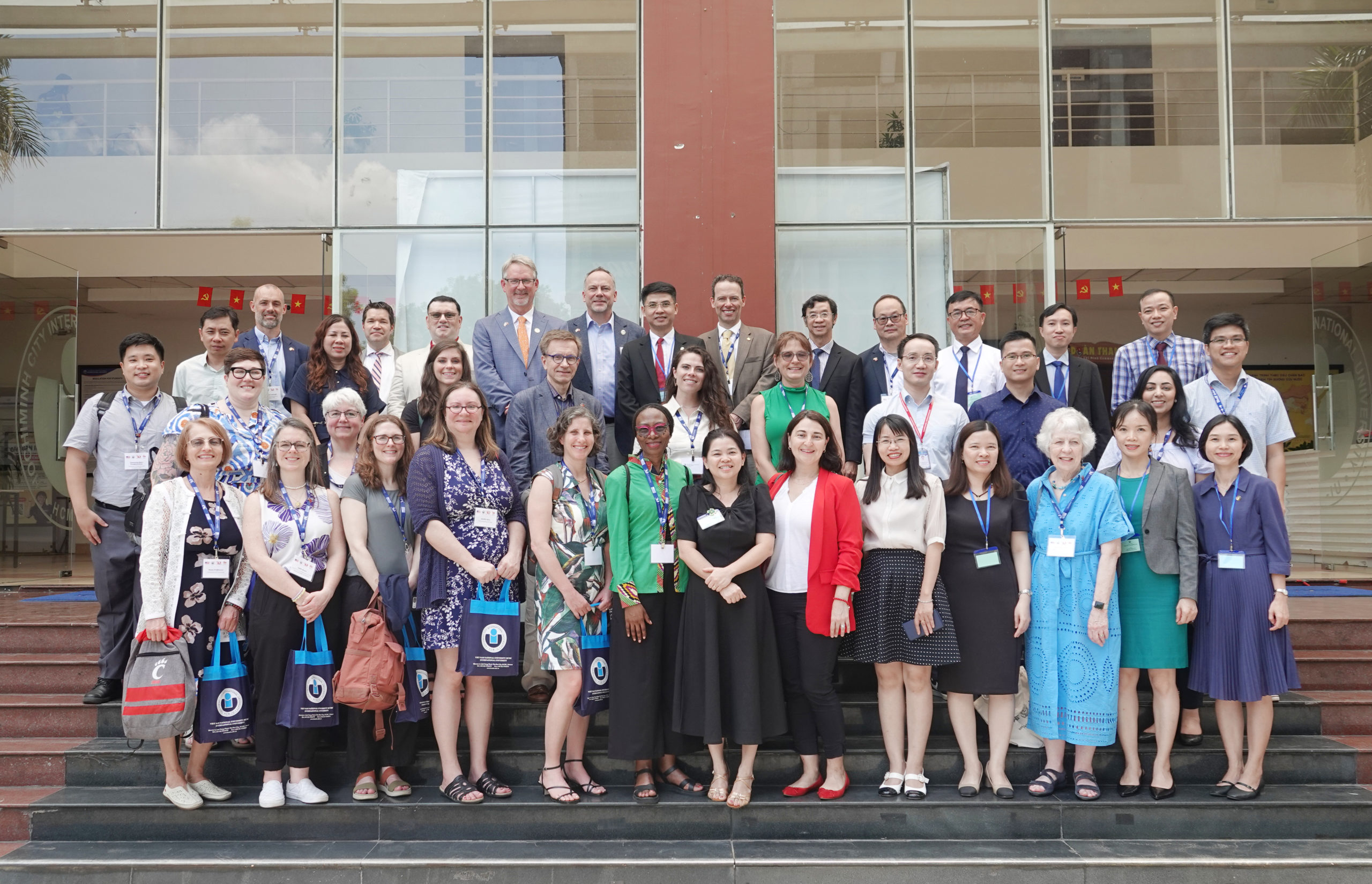 ĐOÀN 20 TRƯỜNG Trang Chủ HM88 Hanoi HÀNG ĐẦU HOA KỲ ĐẾN THĂM VÀ LÀM VIỆC VỚI TRƯỜNG Trang Chủ HM88 Hanoi QUỐC TẾ – MỞ RA CƠ HỘI HỢP TÁC Link Vào Trang Chủ HM88.COM TOÀN CẦU