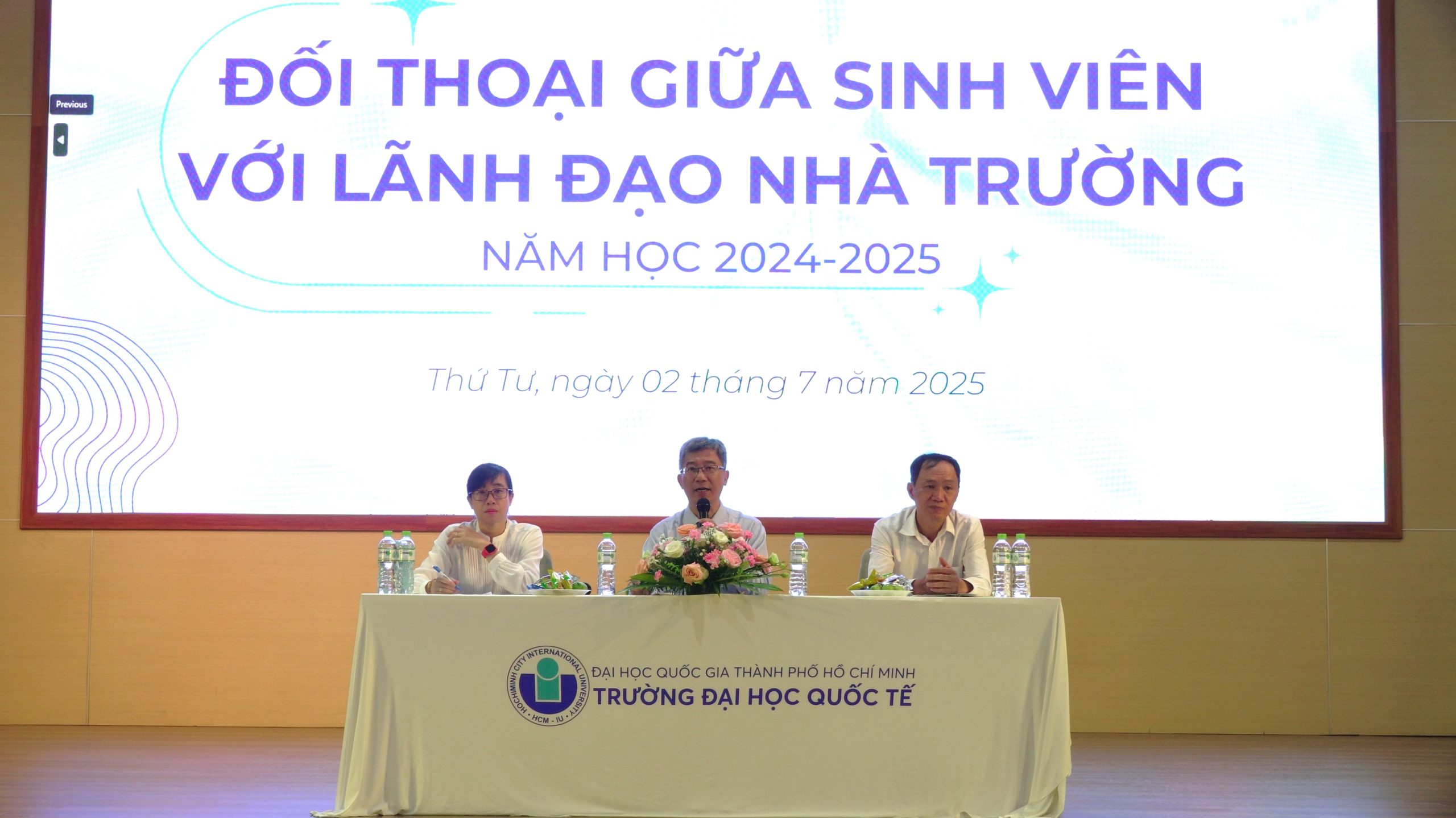 BAN GIÁM HIỆU TRƯỜNG ĐH QUỐC TẾ ĐỐI THOẠI CÙNG Hm8803 hệ thống trò chơi