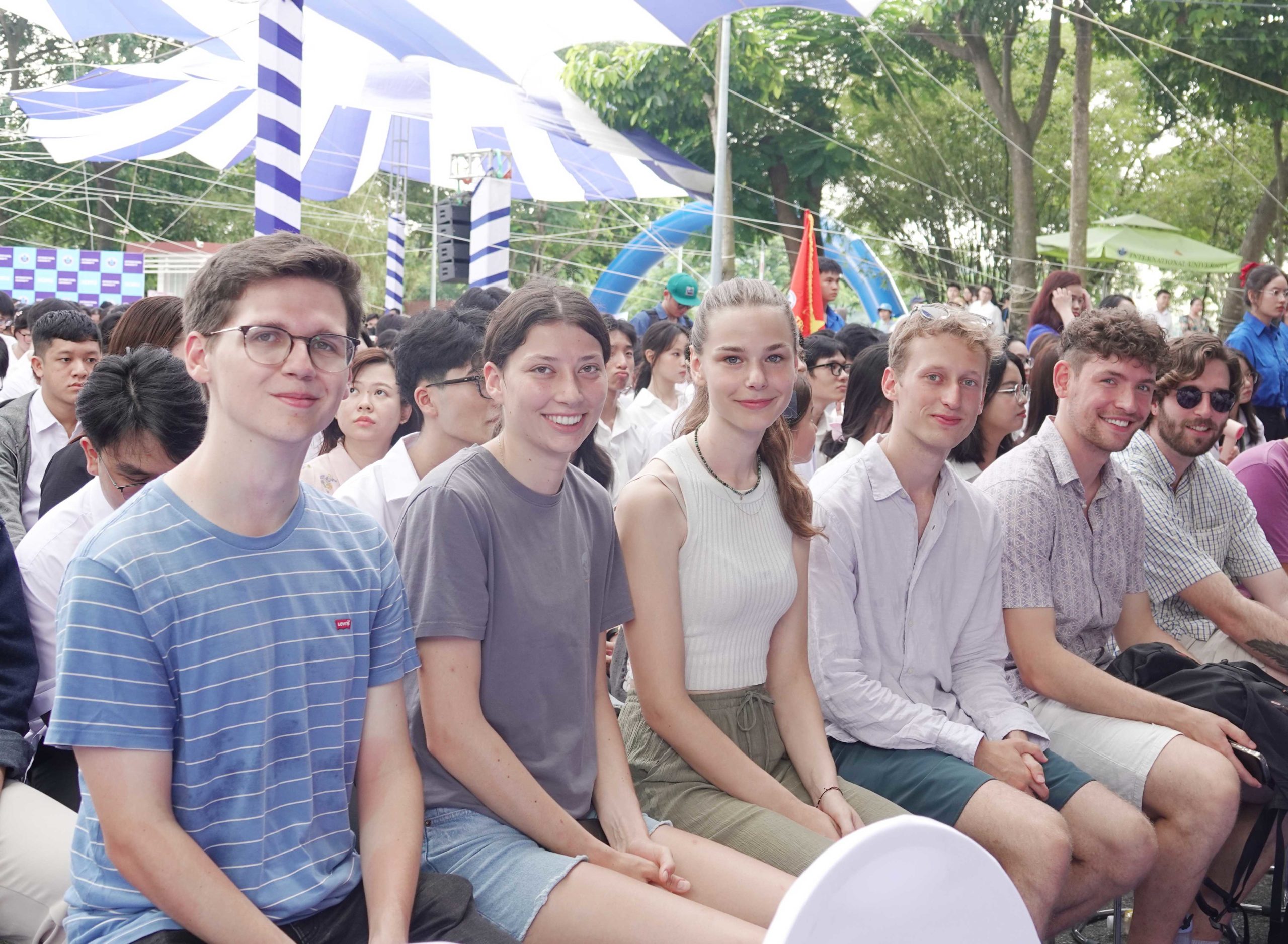 Hm8803 hệ thống trò chơi TRAO ĐỔI QUỐC TẾ HÀO HỨNG DỰ LỄ KHAI GIẢNG TẠI VIỆT NAM