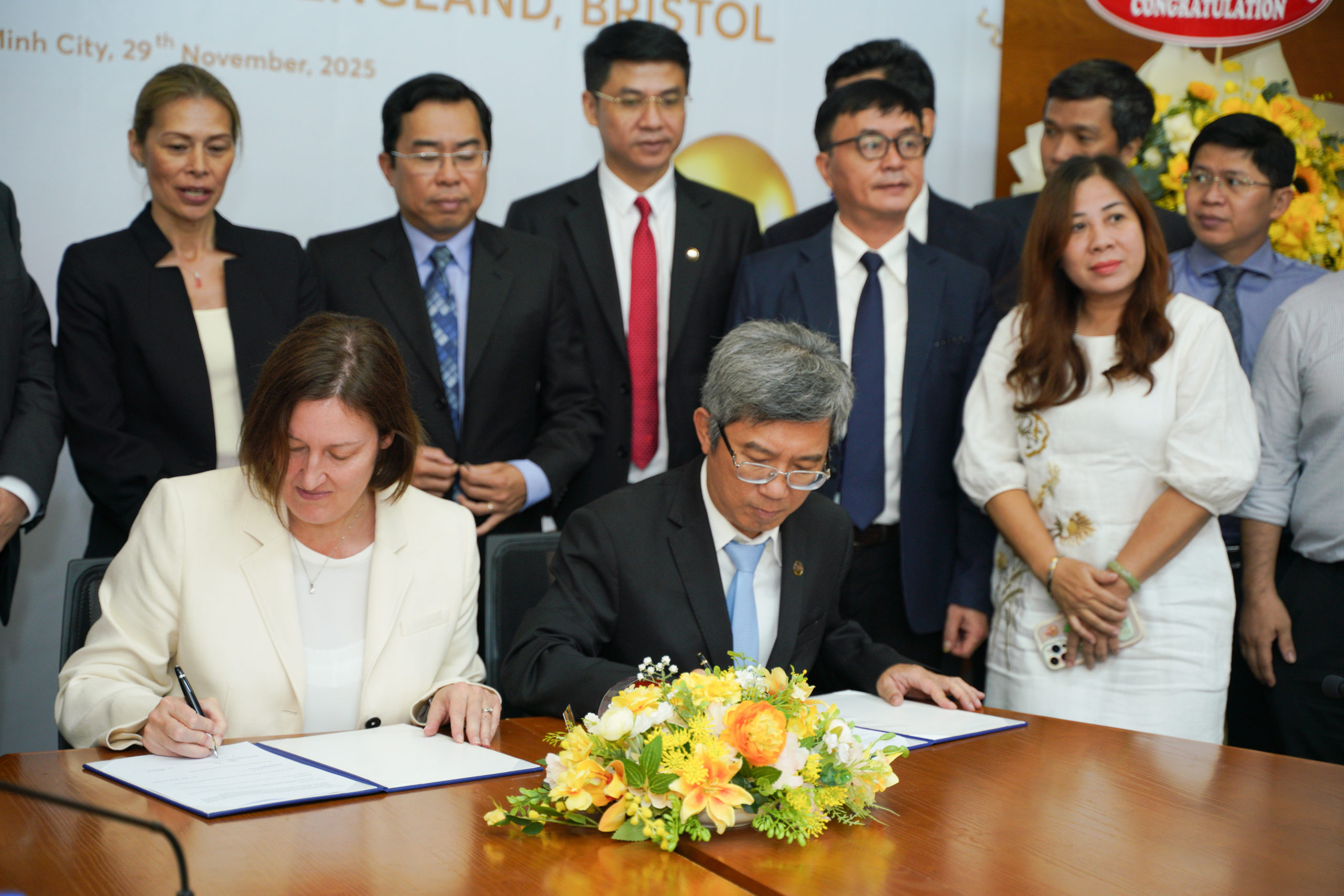 HAI TRƯỜNG Trang Chủ HM88 Hanoi VIỆT NAM VÀ ANH QUỐC KỶ NIỆM 20 NĂM HỢP TÁC ĐÀO TẠO