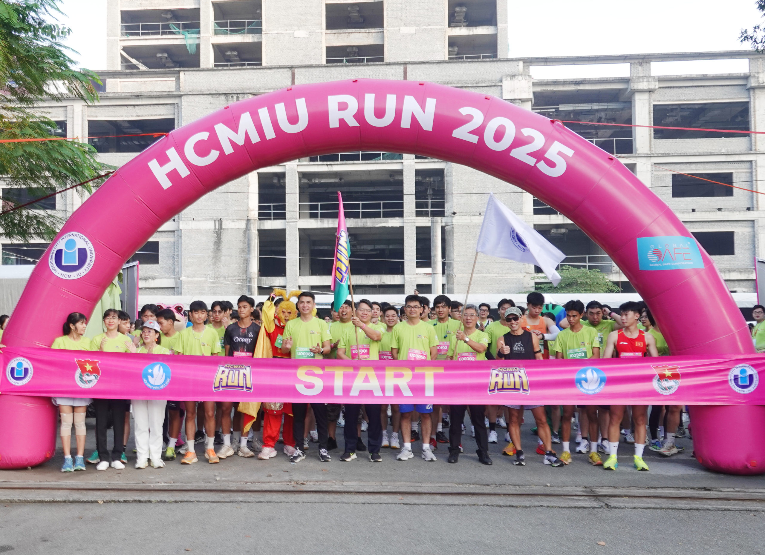 GIÁO SƯ TỪNG LÀM VIỆC TẠI NASA THAM GIA GIẢI CHẠY HCMC IU RUN 2025