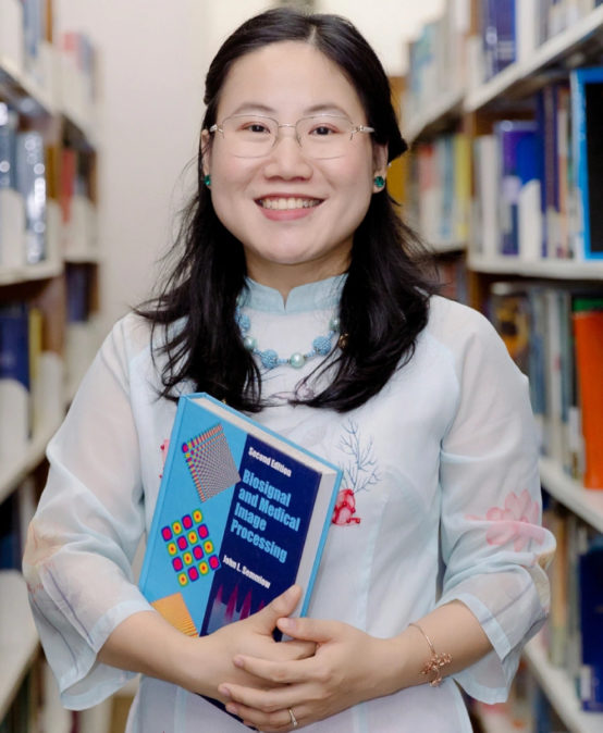 NỮ TIẾN SĨ “ĐI ĐẾN ĐÂU RINH GIẢI TỚI ĐÓ”